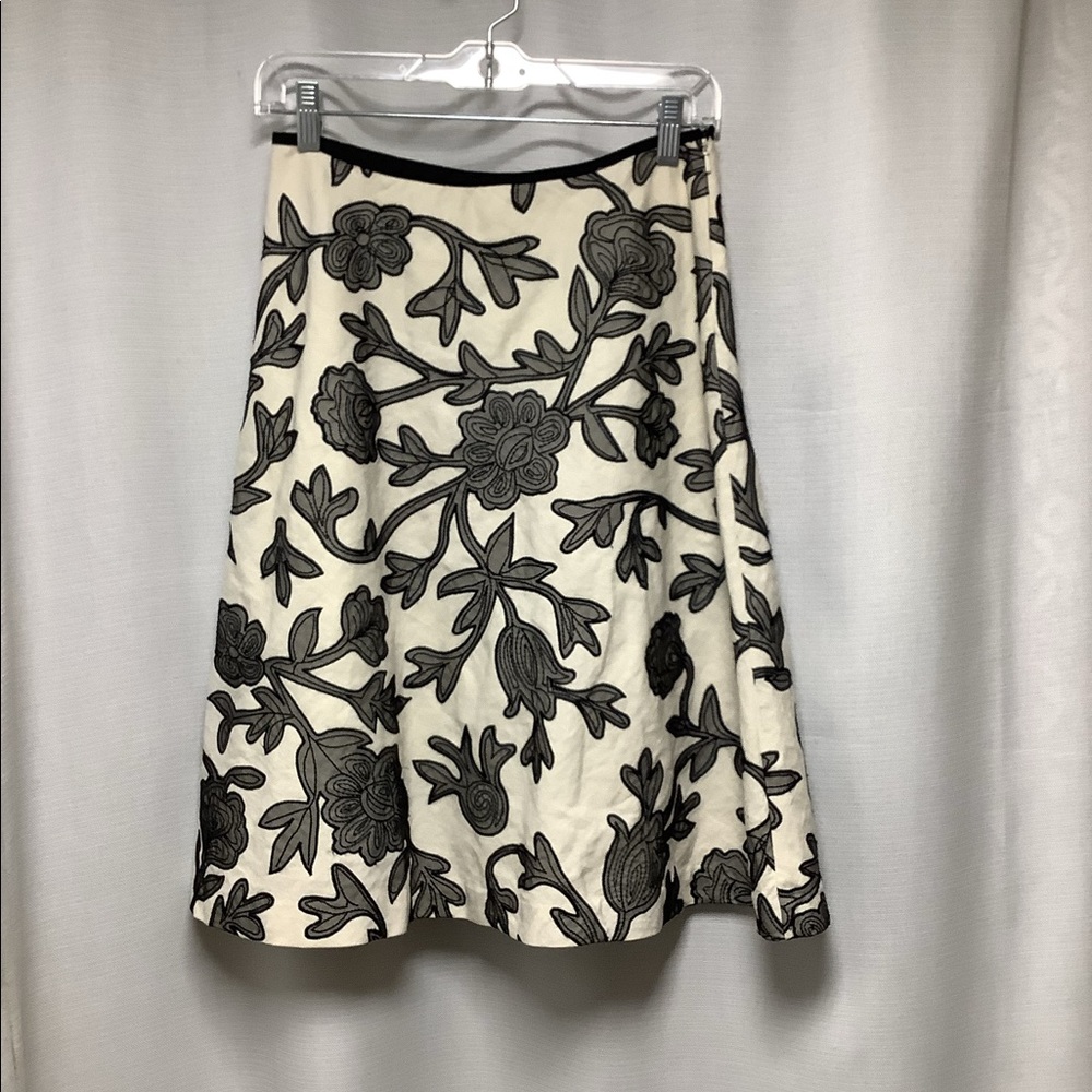 WHBM cream & black linen & cotton midi skirt size 0 lovely embroidery w/side zip